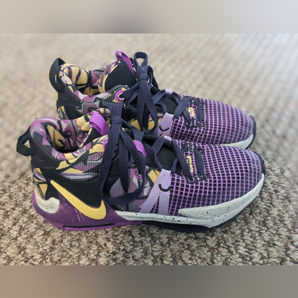 2022LeBron Witness 7 SE GS 'Lakers Graffiti'